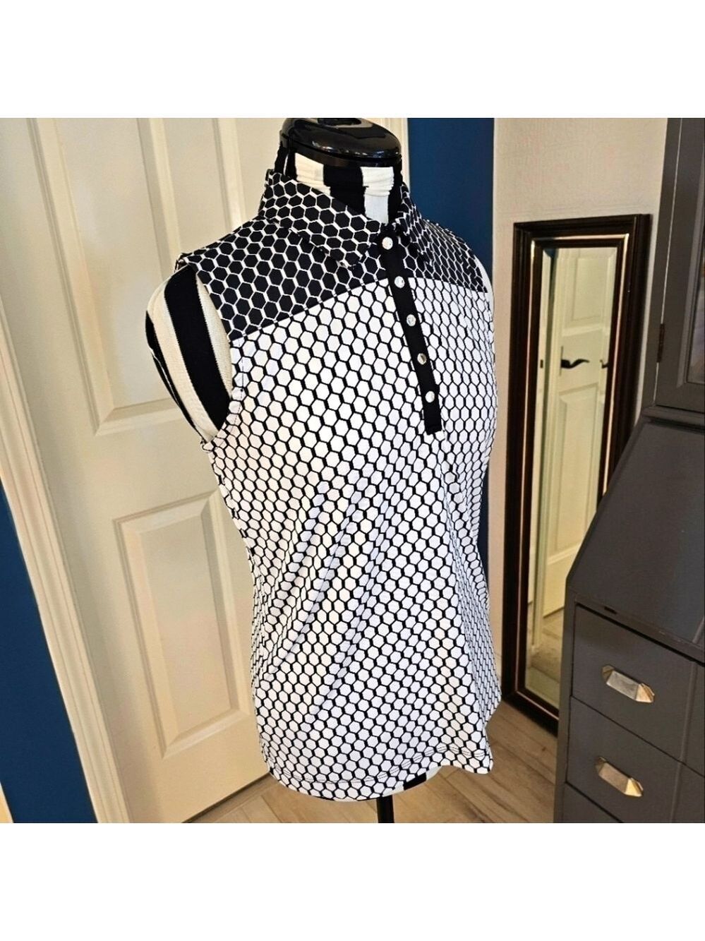 Tail Hexagon Sleeveless Golf Shirt